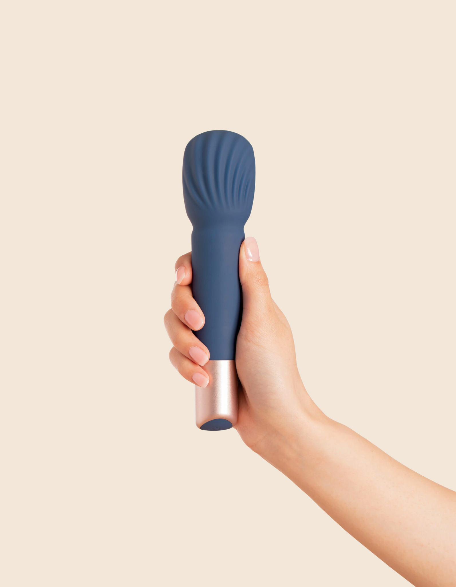 The Wand by Diea-shown in a vertical position in female hand